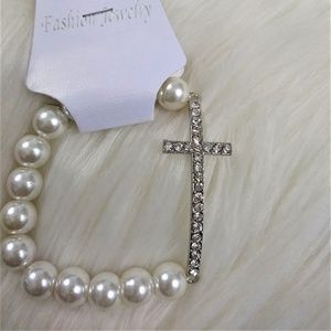 💥3/$12 White pearl and rhinestone cross bracelet